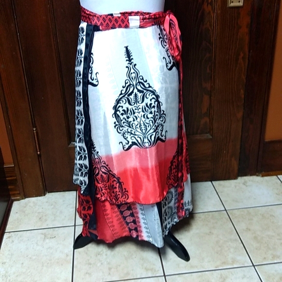 Made in India wrap around 80 percent silk skirt. - Picture 2 of 6